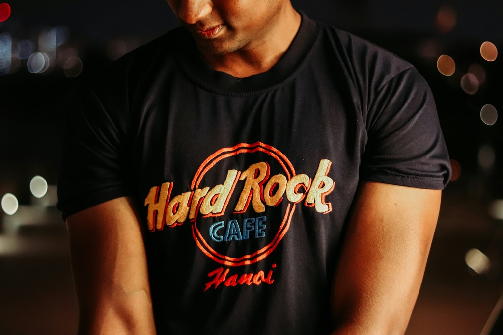 unsplash_bCfxJ31Pt6E_man wearing tshirt.webp